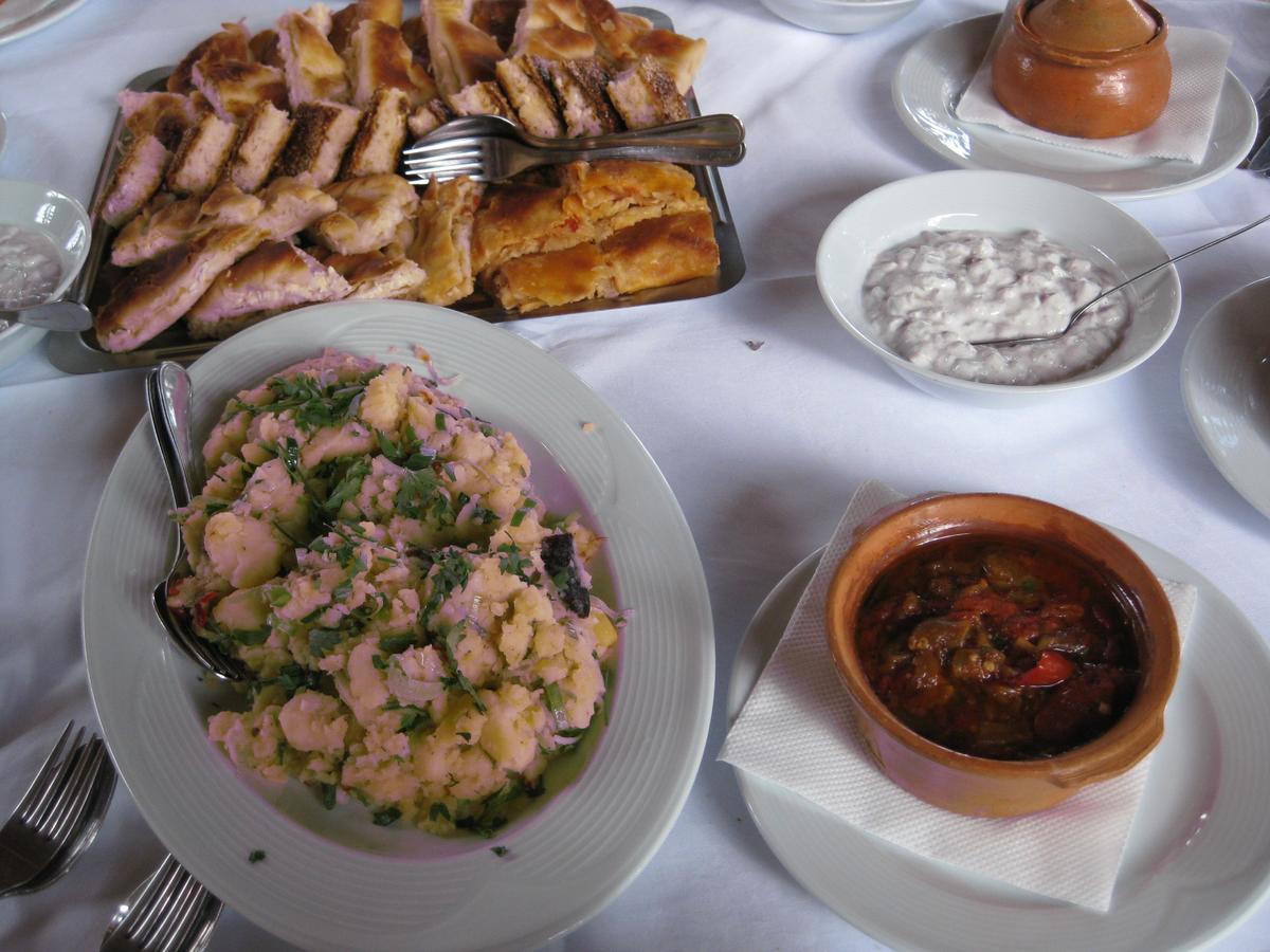 Lakeview Hotel And Resort Otesevo Bagian luar foto
