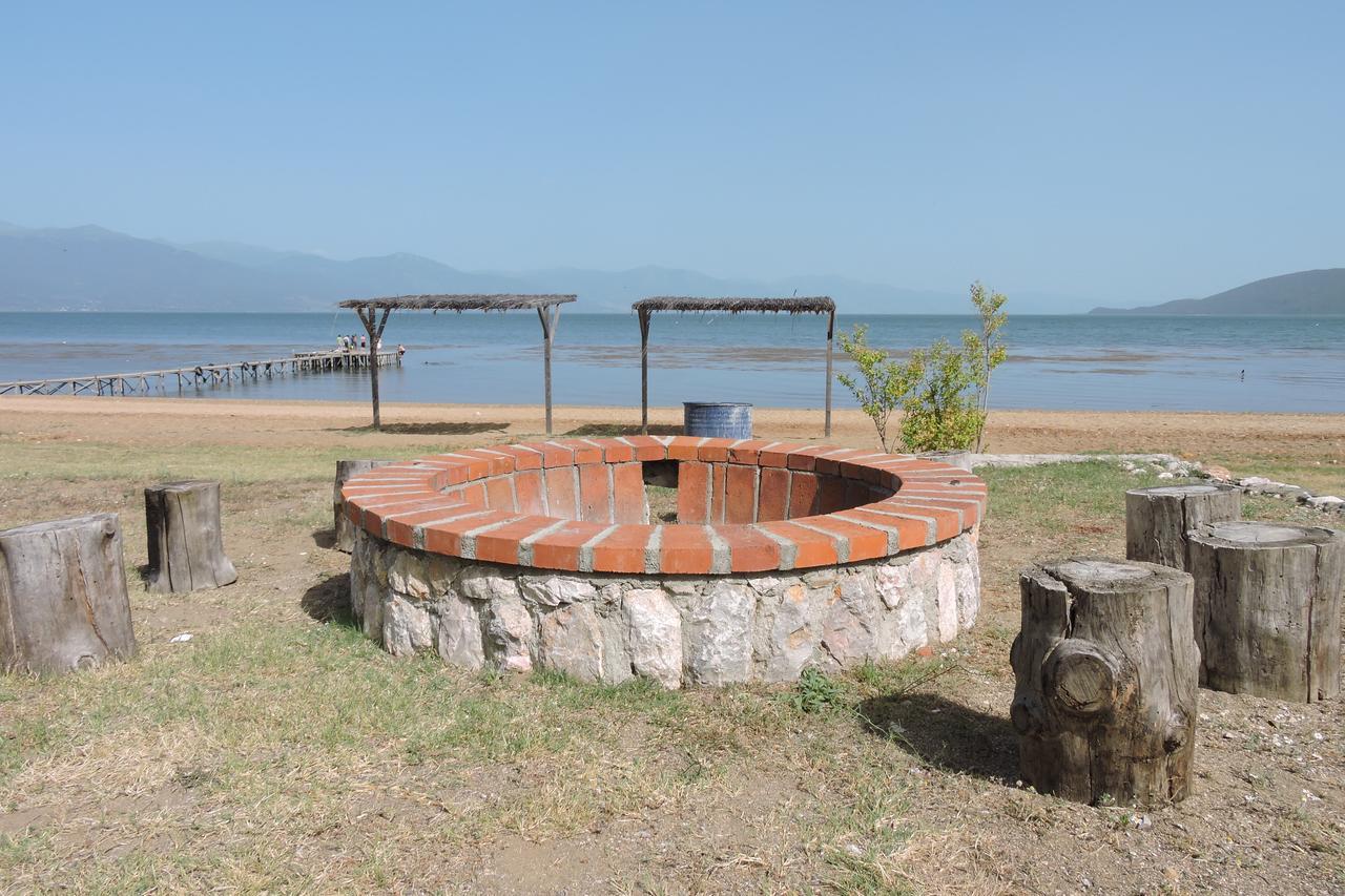 Lakeview Hotel And Resort Otesevo Bagian luar foto