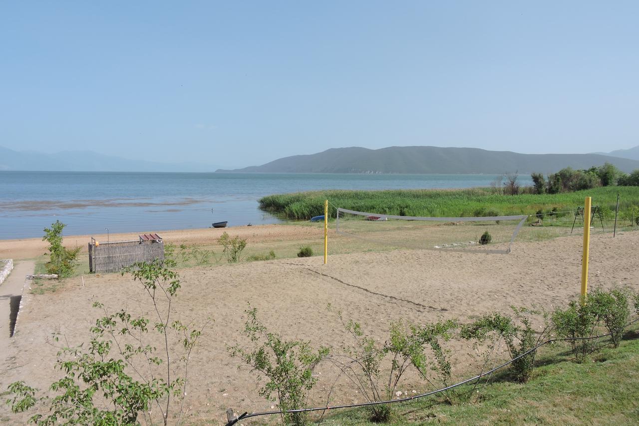 Lakeview Hotel And Resort Otesevo Bagian luar foto